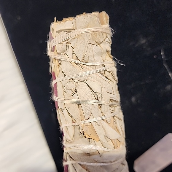 Romance Sage Bundle has dried rose petals  with Rose Quartz mini tower - Picture 5 of 6